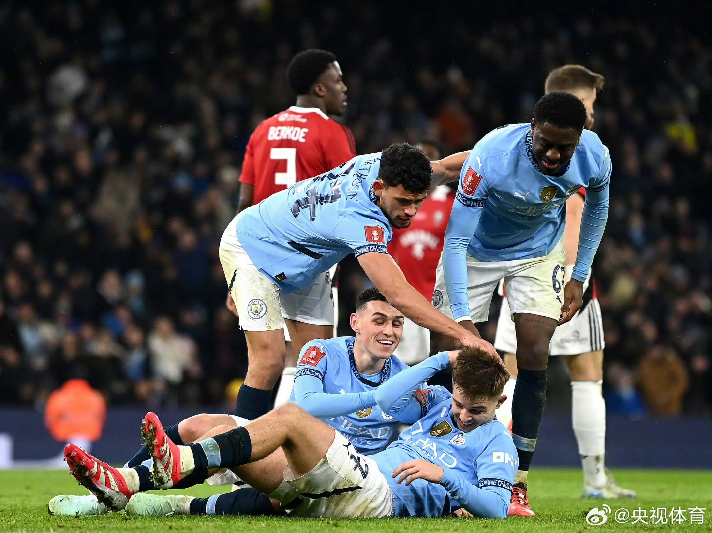 九游娱乐下载-包含清晨突围战来临，曼城围绕NBA季后赛刷新队史纪录，管理层满意，训练强度明显提升的词条