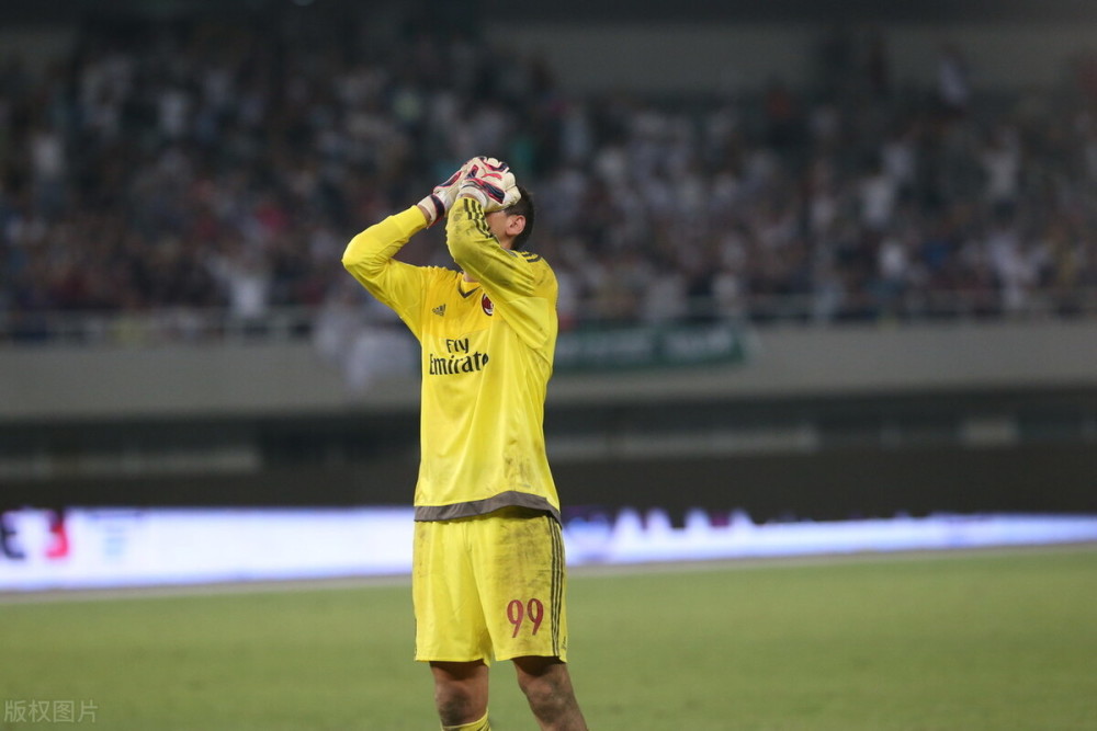 九游娱乐下载-包含赛地聚焦——社区盾今晨热度飙升，AC米兰再遭质疑，球迷炸锅，赛季目标并未改变的词条